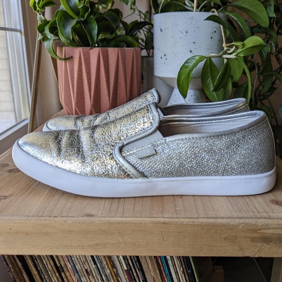 G by Guess Malden Silver Slip-ons - Size 10 - Picture 3 of 10